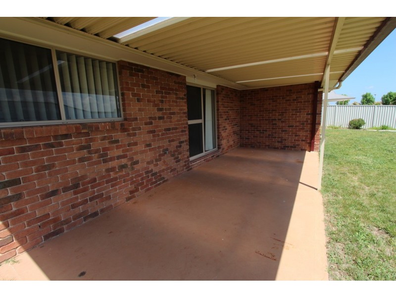 2 Darwin  Drive, Bathurst NSW 2795