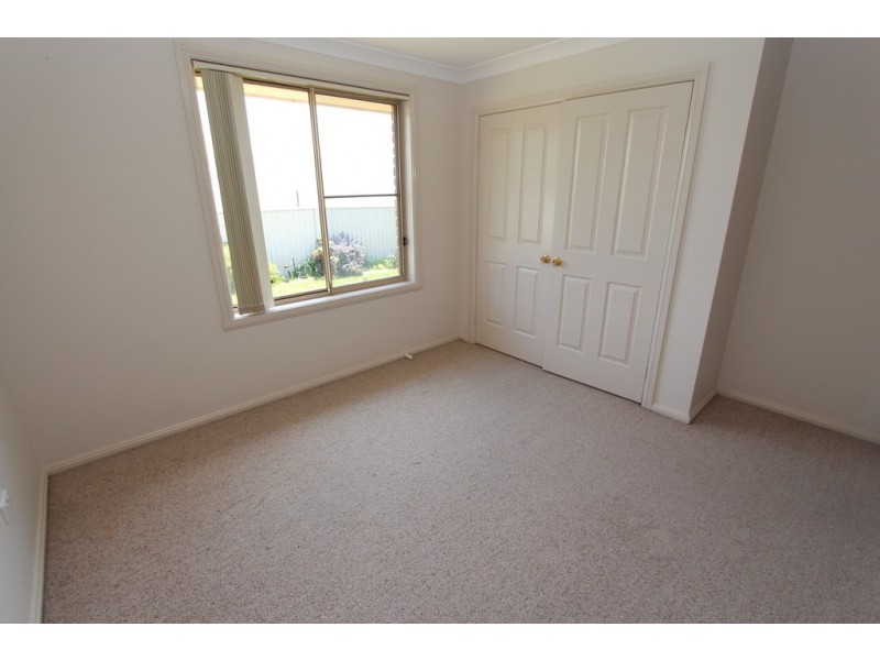 2 Darwin  Drive, Bathurst NSW 2795