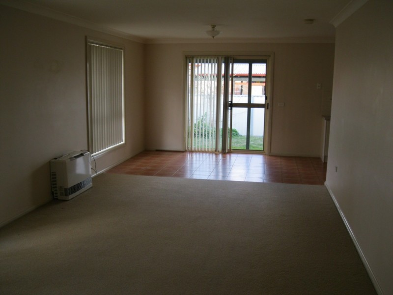 1/147 Seymour, Bathurst NSW 2795