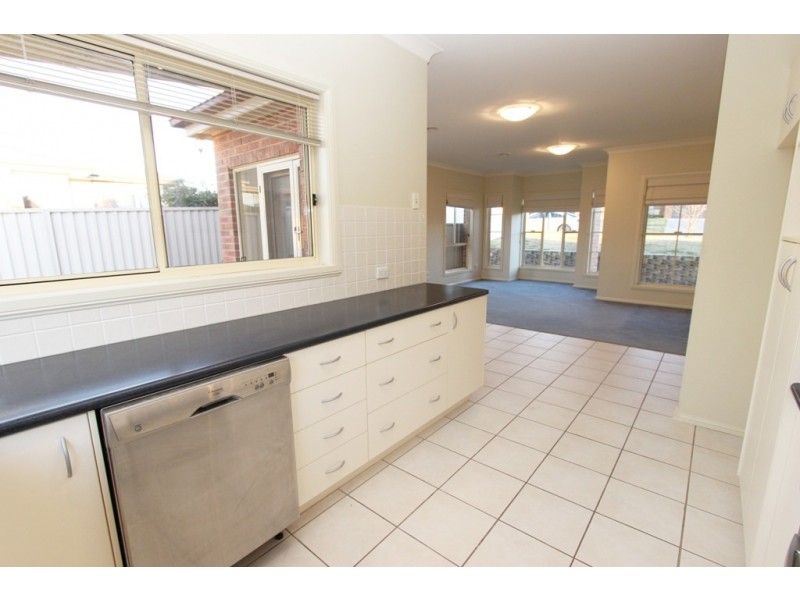 19 Howarth Close, Llanarth NSW 2795