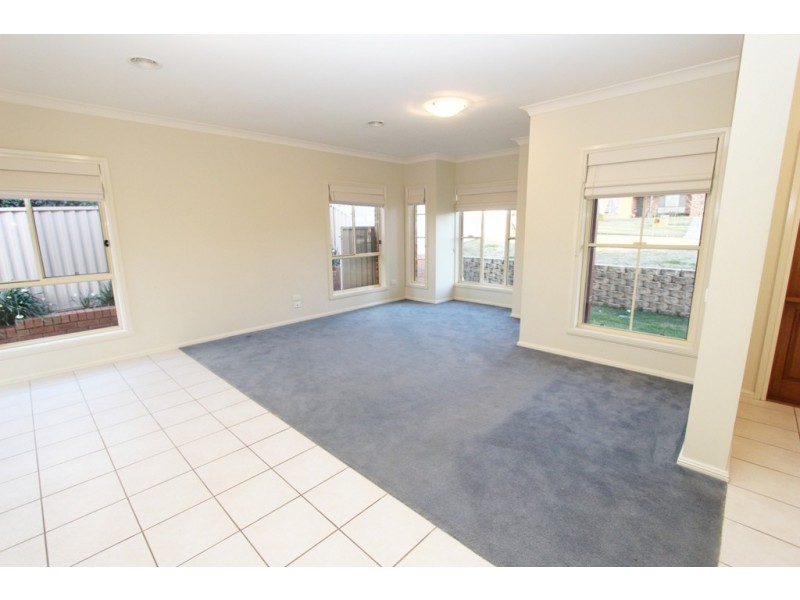 19 Howarth Close, Llanarth NSW 2795