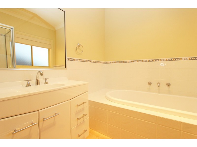 19 Howarth Close, Llanarth NSW 2795