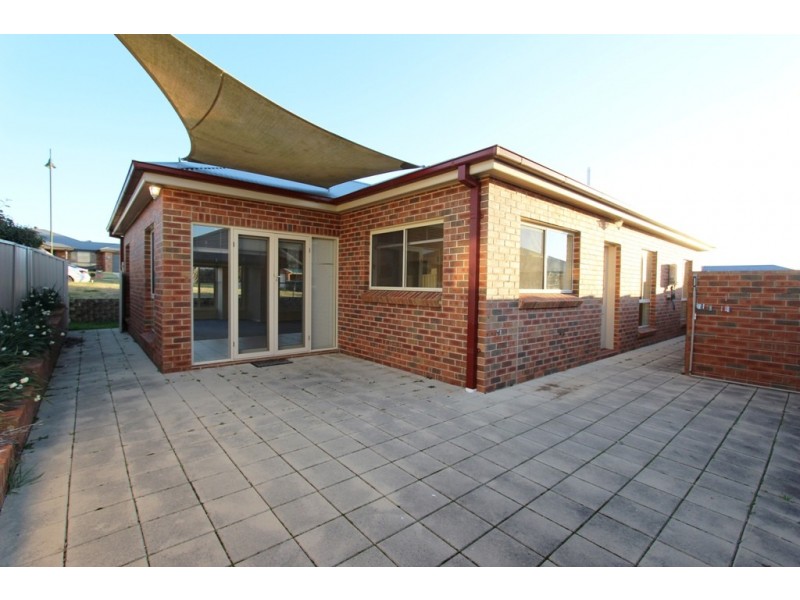 19 Howarth Close, Llanarth NSW 2795