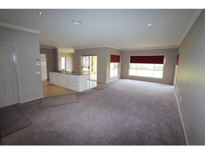 7 Shackleton Place, Bathurst NSW 2795