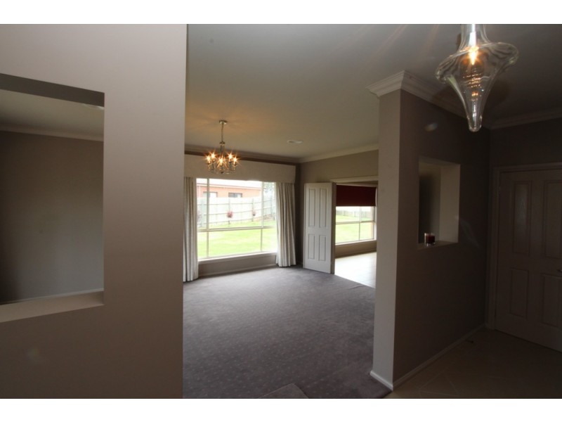 7 Shackleton Place, Bathurst NSW 2795