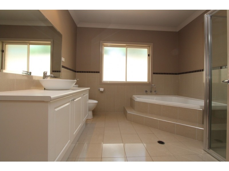 7 Shackleton Place, Bathurst NSW 2795