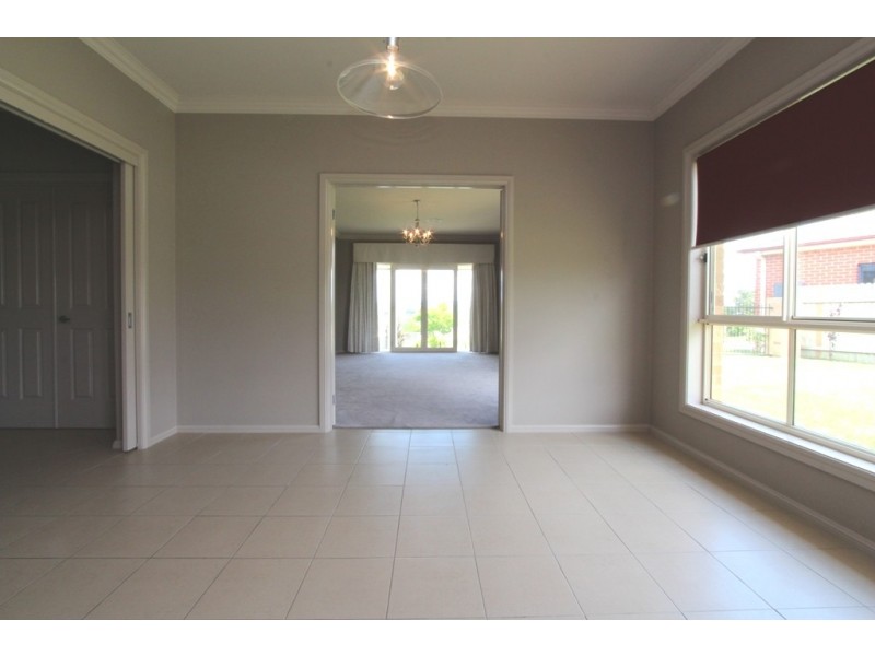 7 Shackleton Place, Bathurst NSW 2795