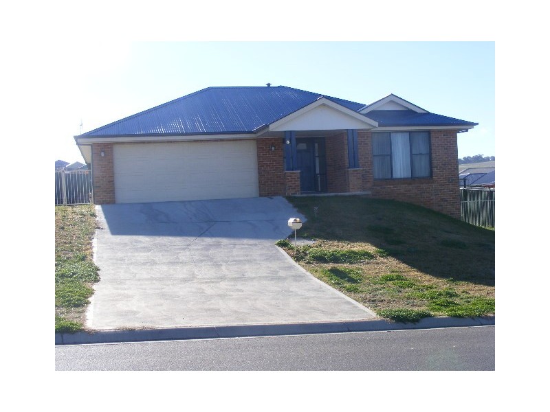 8 Federation Drive, Laffing Waters NSW 2795