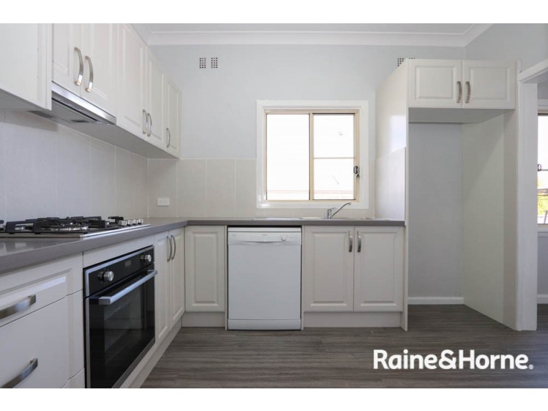 18 Annesley Street, Bathurst NSW 2795