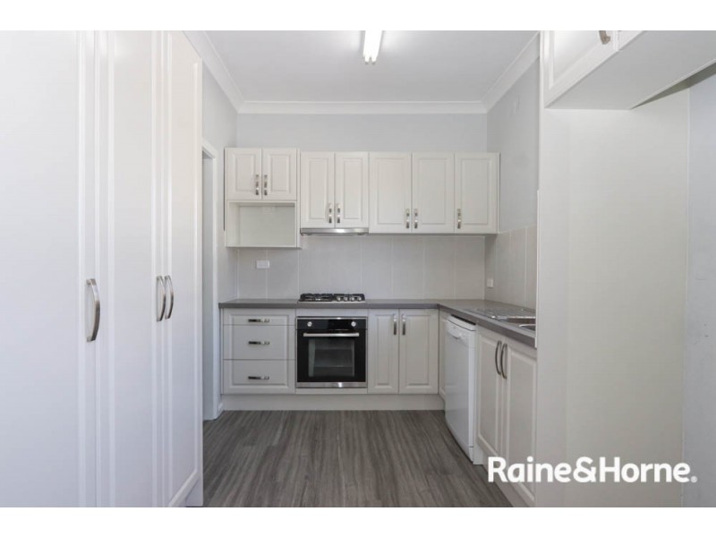18 Annesley Street, Bathurst NSW 2795