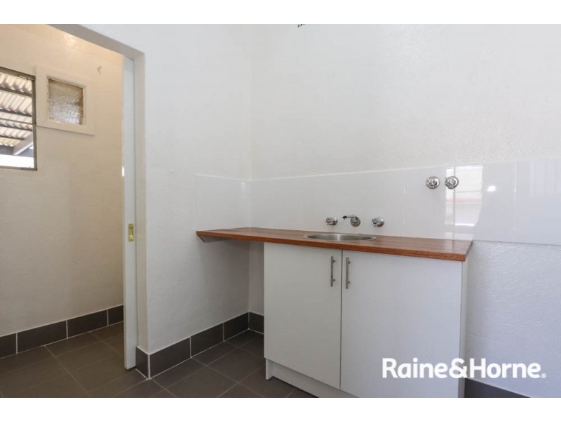18 Annesley Street, Bathurst NSW 2795