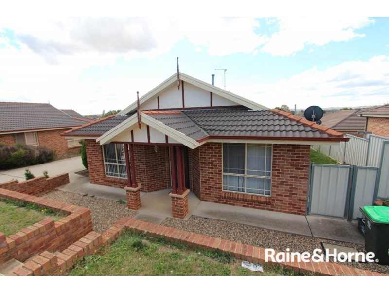 2/3 Dees Close, Bathurst NSW 2795