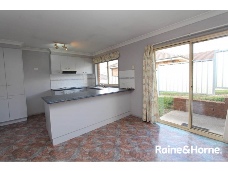2/3 Dees Close, Bathurst NSW 2795