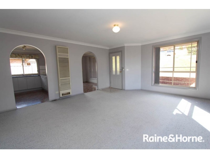 2/3 Dees Close, Bathurst NSW 2795