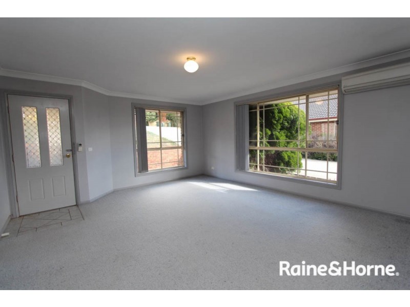 2/3 Dees Close, Bathurst NSW 2795