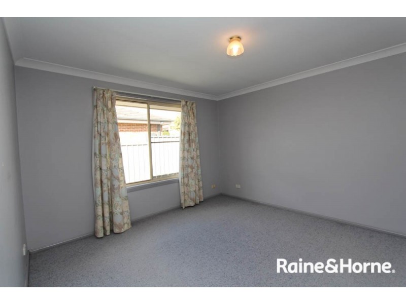 2/3 Dees Close, Bathurst NSW 2795