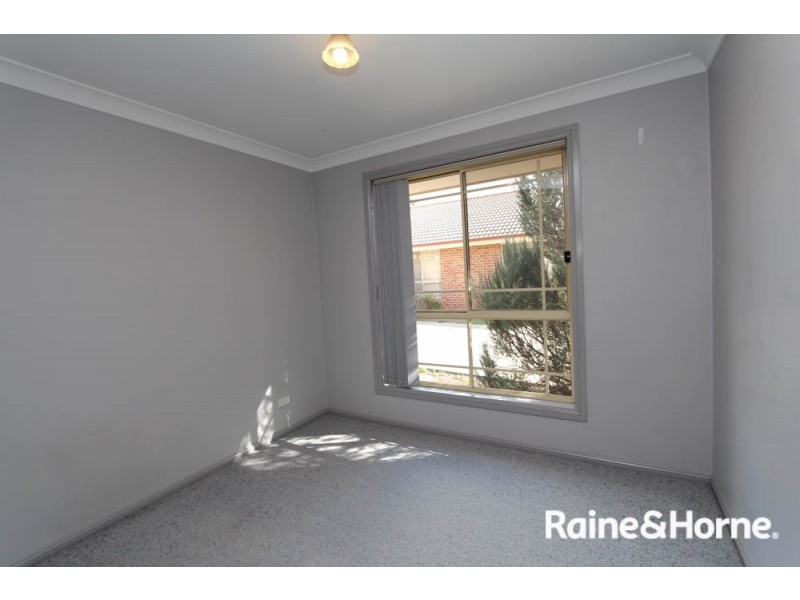 2/3 Dees Close, Bathurst NSW 2795