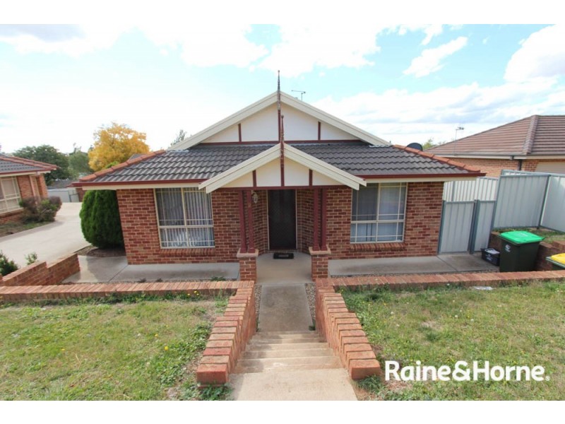 2/3 Dees Close, Bathurst NSW 2795