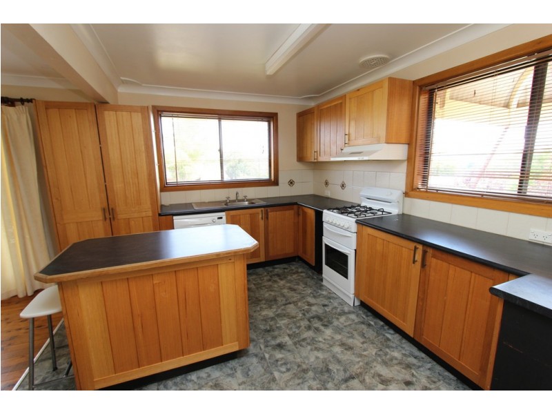 5 Bassett Drive, Bathurst NSW 2795