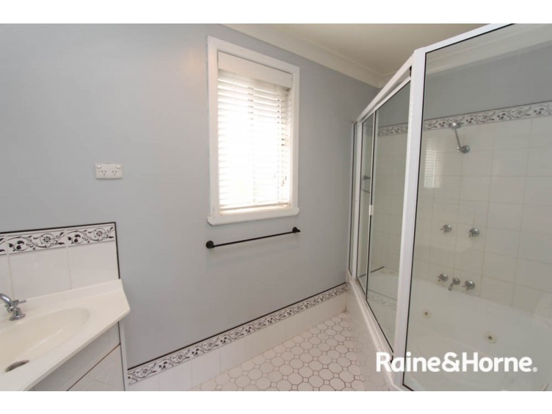 27 Vittoria St, Bathurst NSW 2795