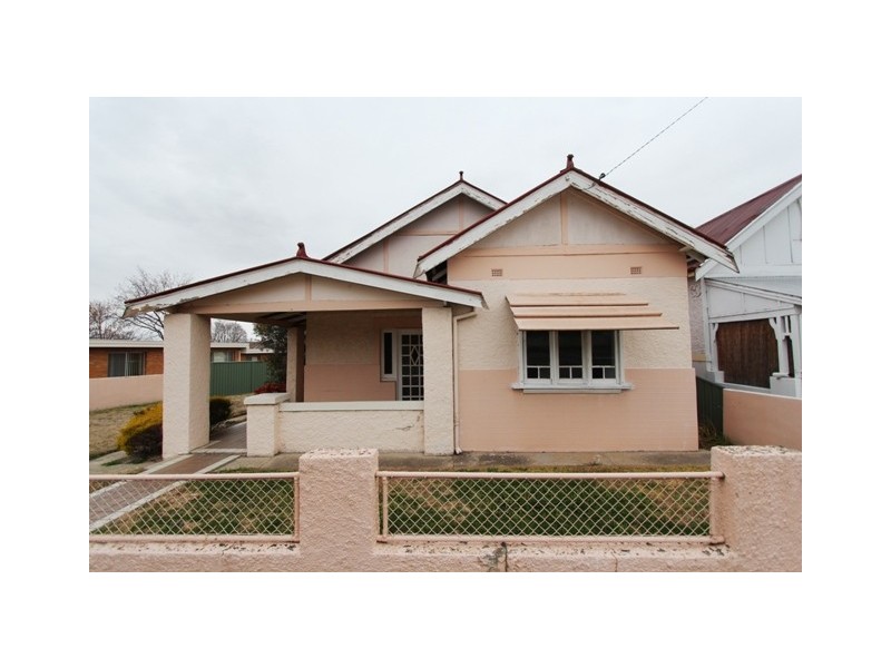 178 Stewart Street, Bathurst NSW 2795