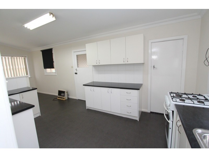 178 Stewart Street, Bathurst NSW 2795