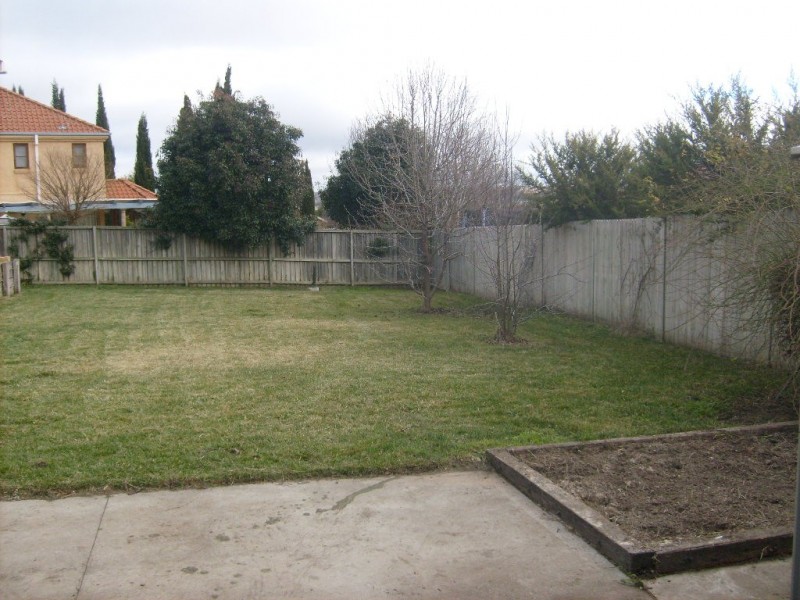 2 Honeysuckle Cl, Bathurst NSW 2795