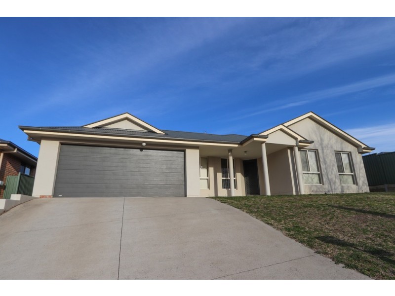 4 Freeman Circuit, Bathurst NSW 2795