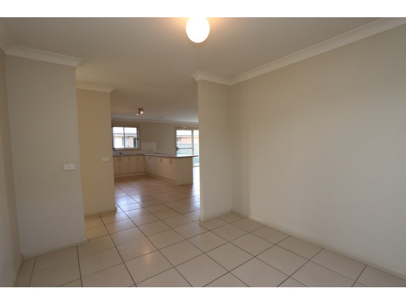 4 Freeman Circuit, Bathurst NSW 2795