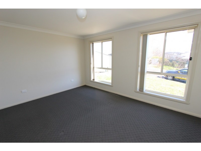 4 Freeman Circuit, Bathurst NSW 2795