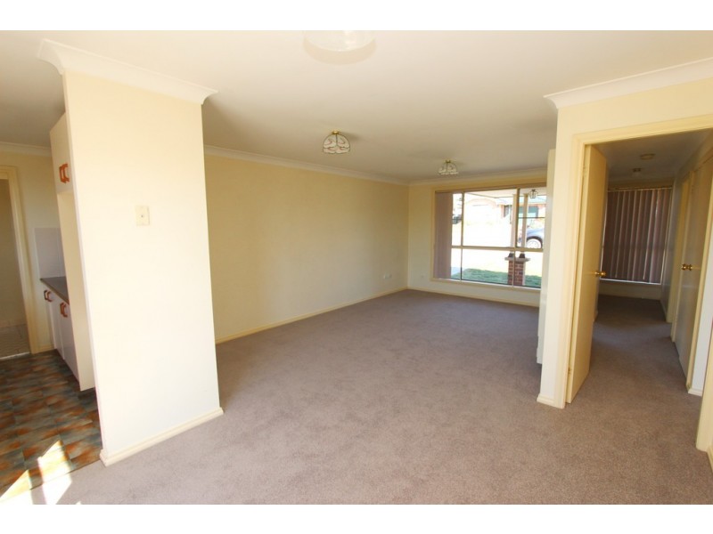 24 Dees Cl, Bathurst NSW 2795