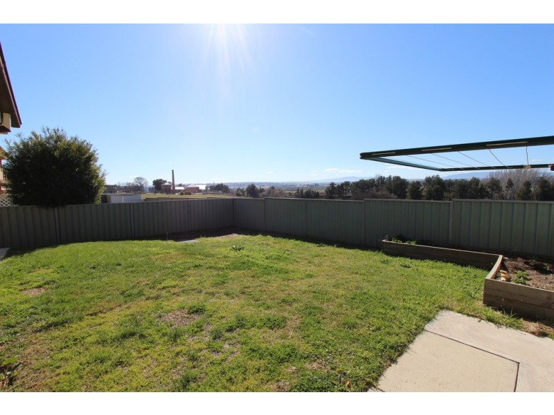 24 Dees Cl, Bathurst NSW 2795