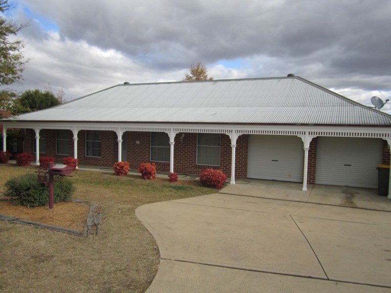 6 Finley Close, Bathurst NSW 2795