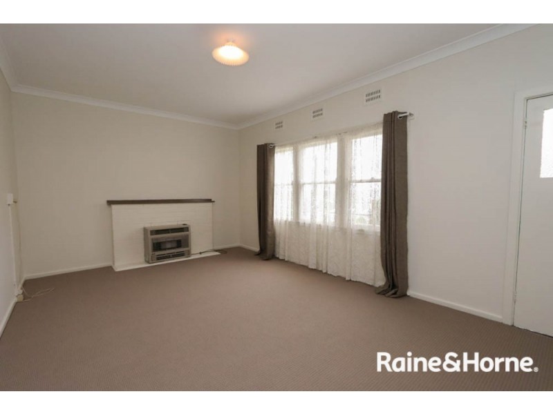 8 McKenzie Place, Bathurst NSW 2795