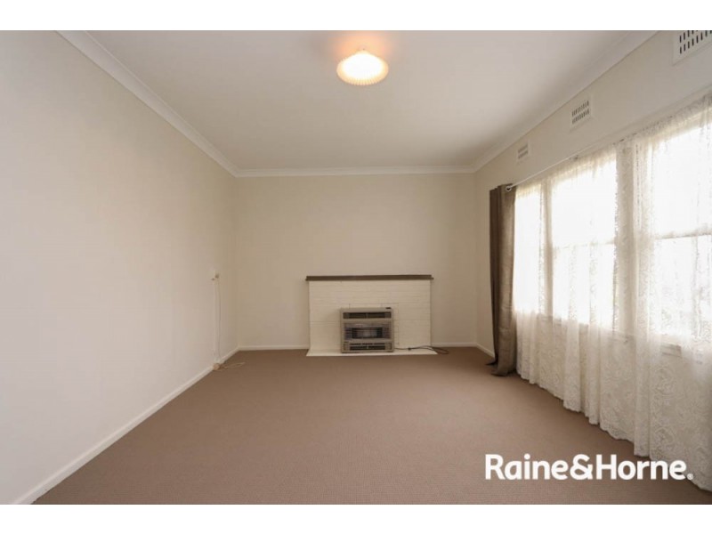 8 McKenzie Place, Bathurst NSW 2795