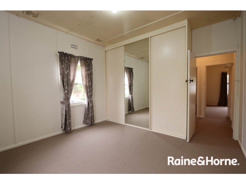 8 McKenzie Place, Bathurst NSW 2795