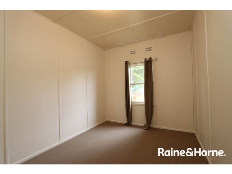 8 McKenzie Place, Bathurst NSW 2795