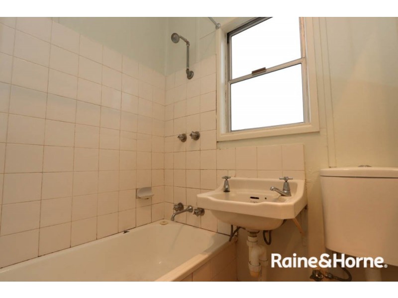 8 McKenzie Place, Bathurst NSW 2795