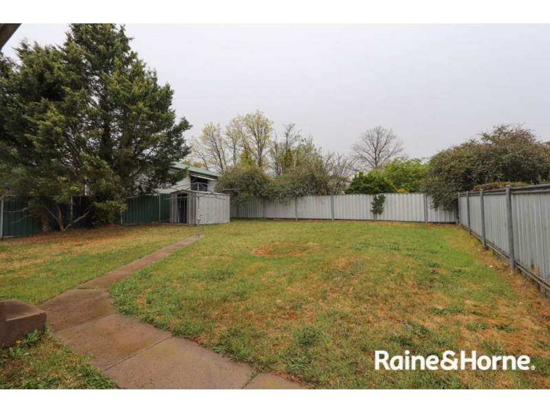 8 McKenzie Place, Bathurst NSW 2795