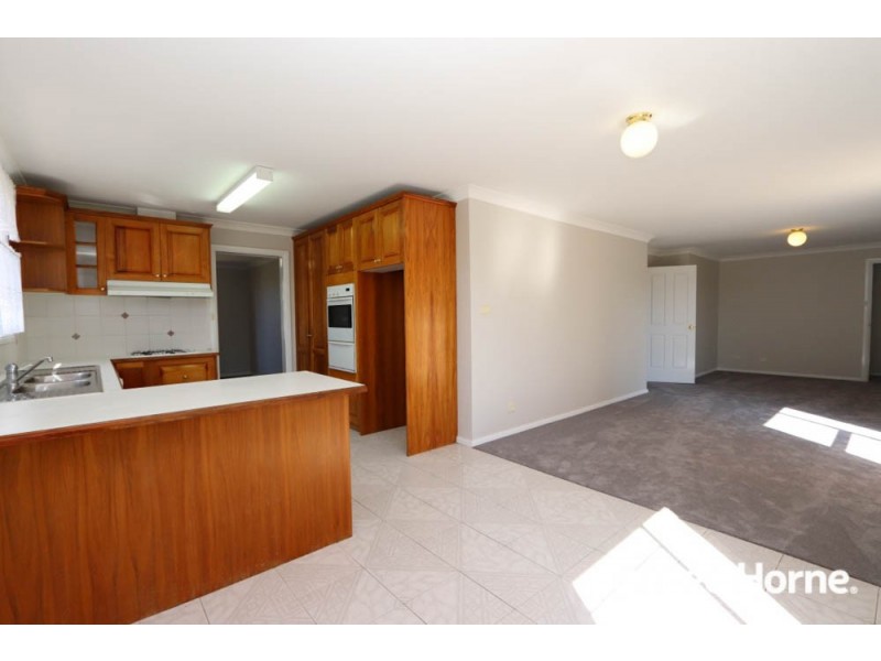 19 Kurumben Place, Bathurst NSW 2795