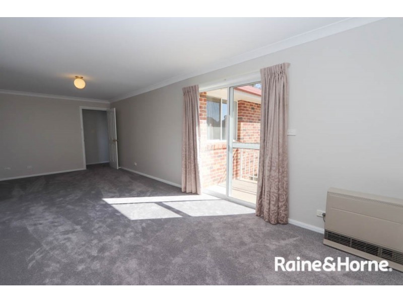 19 Kurumben Place, Bathurst NSW 2795