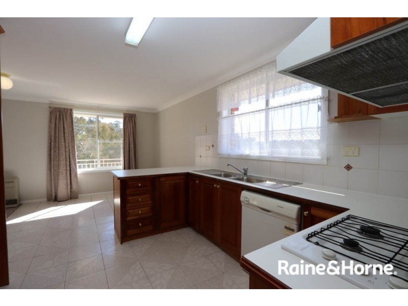 19 Kurumben Place, Bathurst NSW 2795