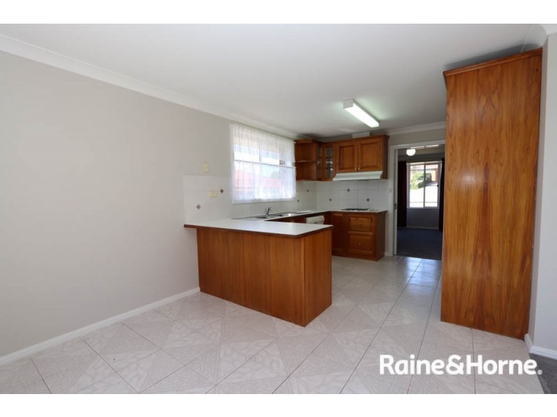 19 Kurumben Place, Bathurst NSW 2795
