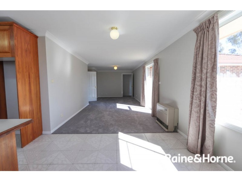 19 Kurumben Place, Bathurst NSW 2795