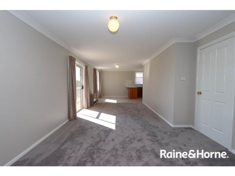 19 Kurumben Place, Bathurst NSW 2795