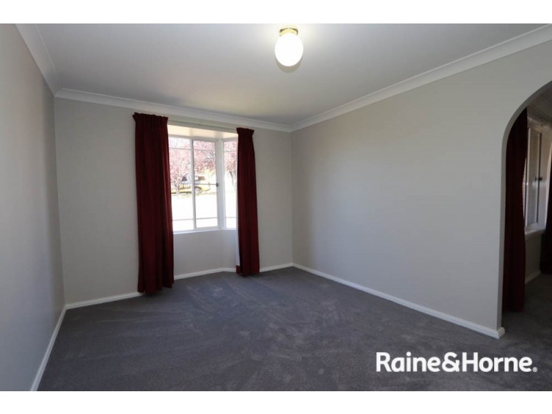 19 Kurumben Place, Bathurst NSW 2795