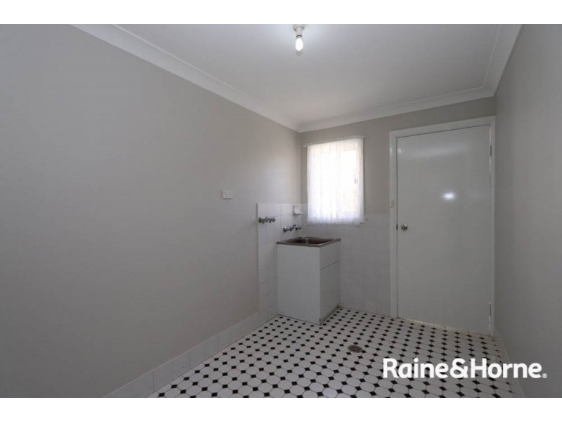 19 Kurumben Place, Bathurst NSW 2795