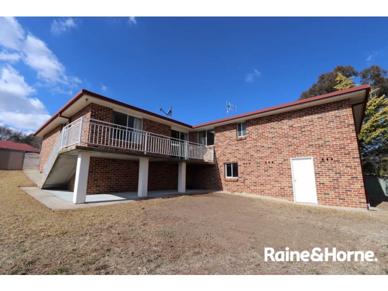 19 Kurumben Place, Bathurst NSW 2795