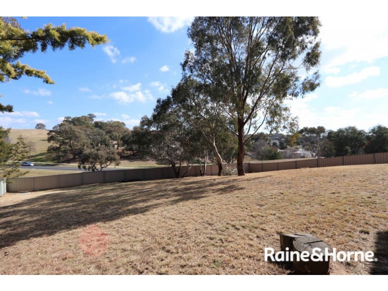 19 Kurumben Place, Bathurst NSW 2795