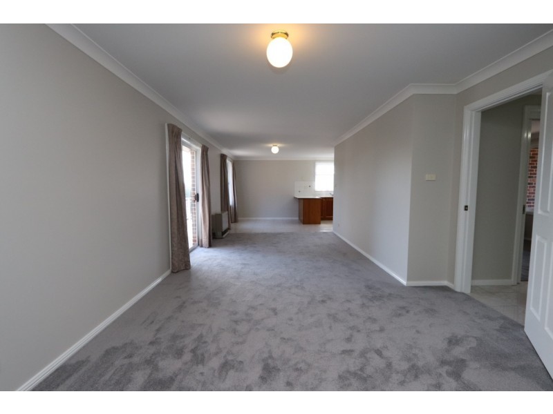 19 Kurumben Place, Bathurst NSW 2795